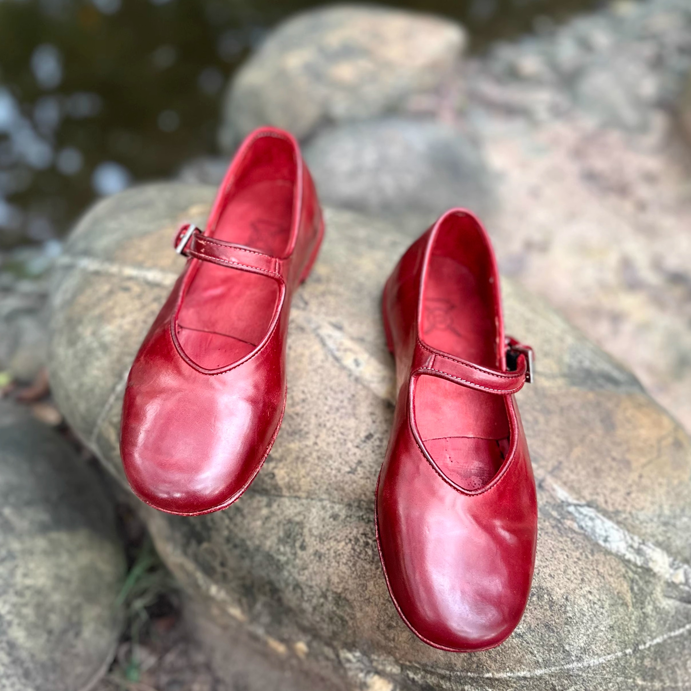 欢哥马臀皮水洗重工艺2025年玛利珍平底懒人鞋单鞋