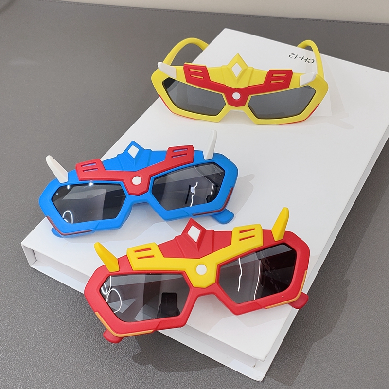 男童太阳镜炫酷铠甲战士儿童宝宝卡通硅胶眼镜潮男孩偏光遮阳墨镜