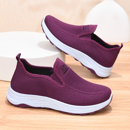 春季防滑软底轻便透气一脚蹬妈妈鞋平底舒适不累脚休闲老北京布鞋 - 封面