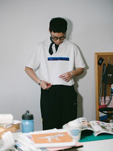 DAKYAM(达人)2025S/S Self-Executing 代码循环简约印花短袖TEE恤