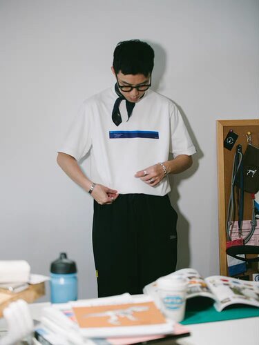 DAKYAM(达人)2025S/S Self-Executing 代码循环简约印花短袖TEE恤