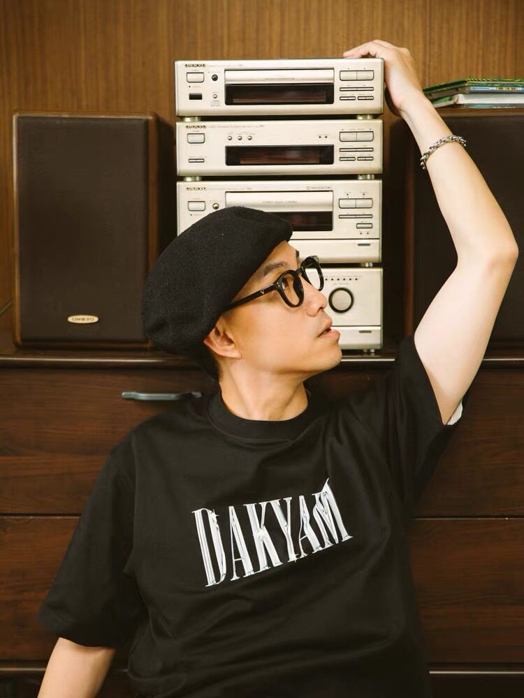 DAKYAM(达人)2026S/S Metal Logo TEE 索罗娜金属立体字母短袖T恤