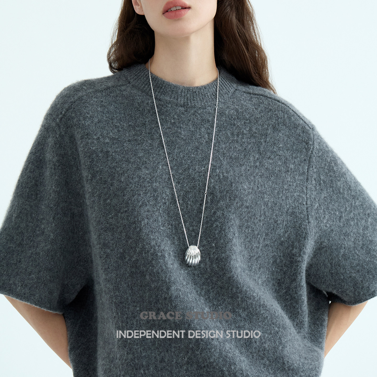 G/S周末美学 极简高级感贝壳吊坠毛衣链银色金属风休闲长项链配饰