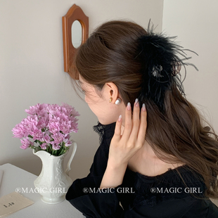 超仙水钻天鹅白色羽毛抓夹发饰大号显发量饱满毛毛鲨鱼夹发夹头饰