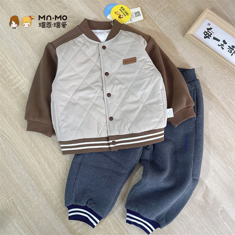 又轻又暖的棒球服棉服外套