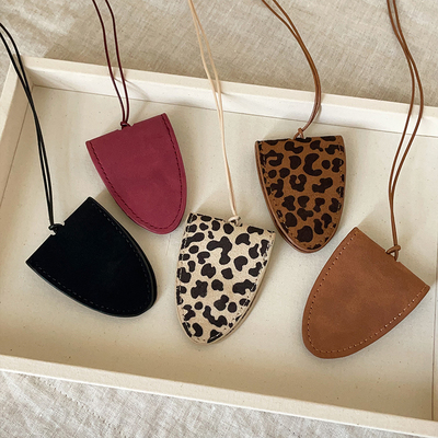 豹纹绒布挂脖磁吸墨镜夹长款项链女旅行便携收纳挂绳毛衣链配饰