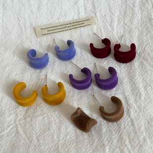 甜美可爱彩色植绒C型耳钉女简约高级感气质独特时尚 潮流耳环耳饰