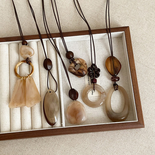 极简风几何树脂晕染吊坠长款项链女小众设计感时尚潮流百搭毛衣链