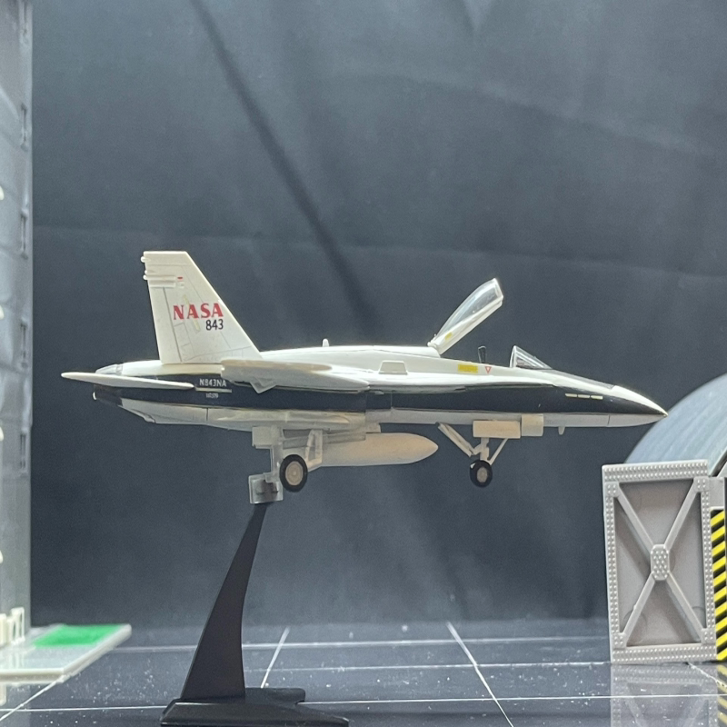 利华 1/144 F-18A NASA涂装套装出坑了关于模型：首先，如果是想图片