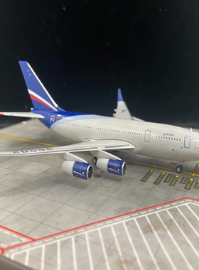 1：400 PH 俄罗斯航空 IL-96-300，编号RA-96002，经典国旗色涂