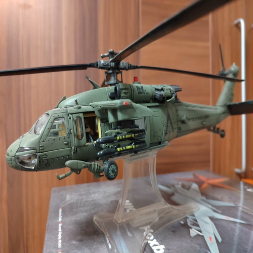 FOV 1 48 初版 黑鹰直升机模型，2003最初版，细节丰富，图2挂载