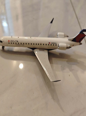 GJ 1/200达美航空CRJ-700 盒藏无暇，配件齐全，发货前拍照确认