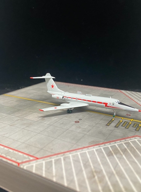 1：400 PM  俄空军 Tu134UBL ，编号红色28，Tu160训练机，顺丰