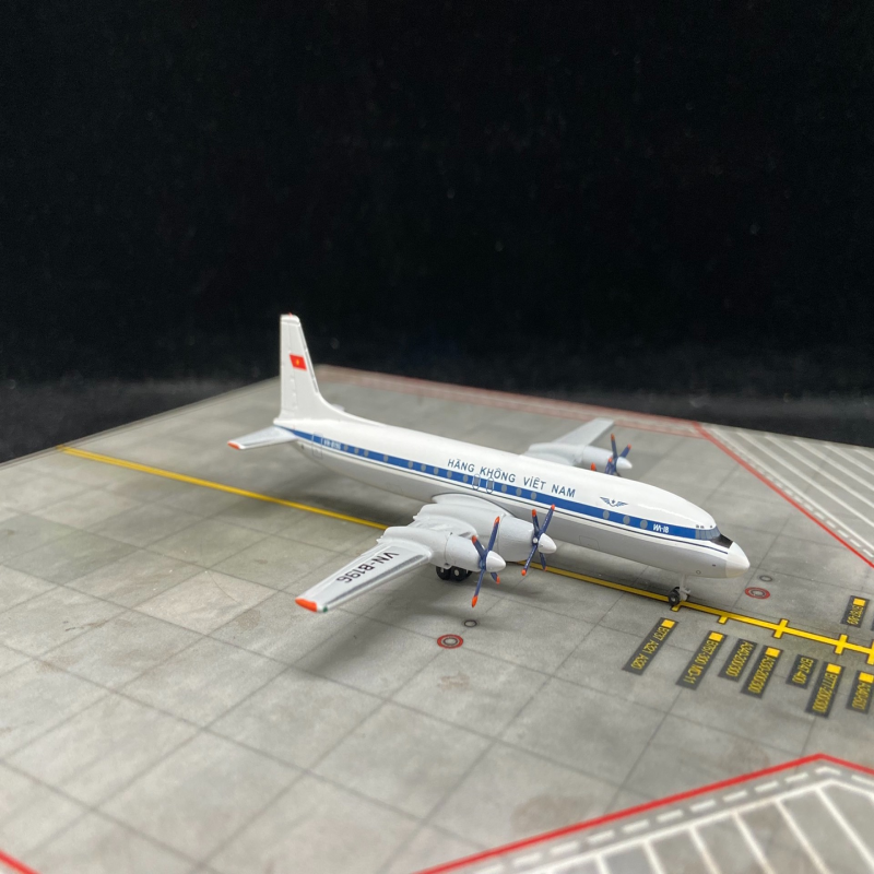 1：400 AC 越南民航IL-18 编号VN-B196  很难得的一款社会主义腰