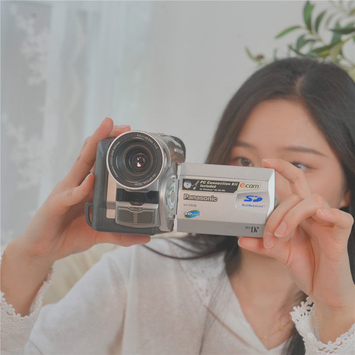 手持数码DV摄像机模型摆件图片