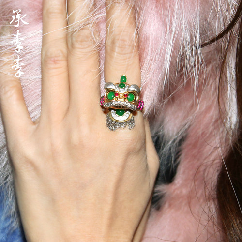 承李李高端定制 黄金眼嘴可动冰种正阳绿狮子带珠宝 翡翠戒指