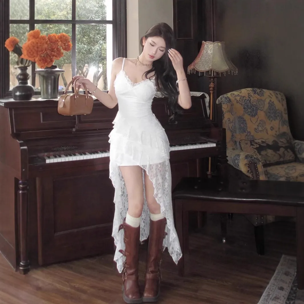 法式蕾丝v领吊带连衣裙女夏季度假不规则裙子白色绝美收腰中长裙