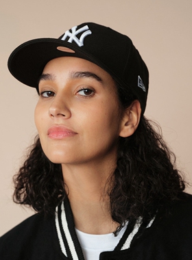 New Era纽亦华棒球帽硬顶刺绣logo运动弯檐黑色60691059 newera