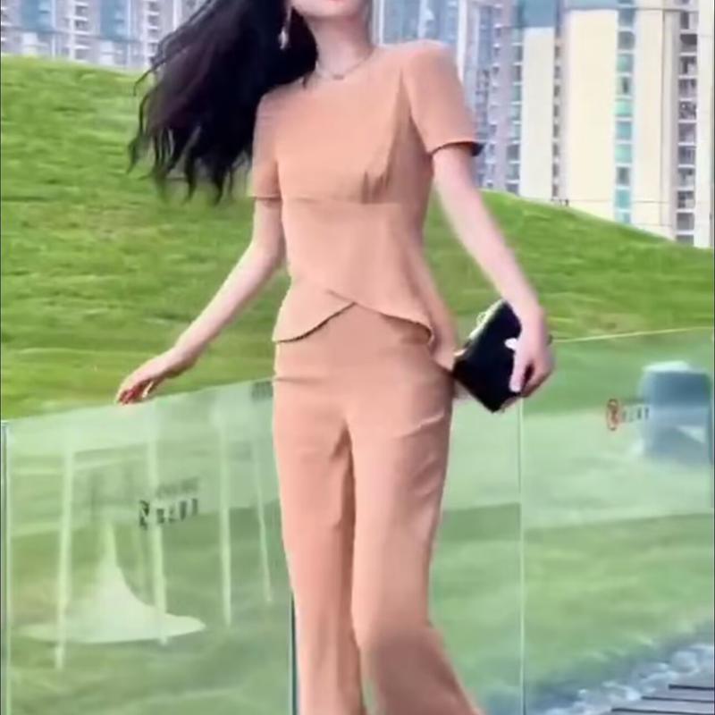 2025年夏季新款洋气高级感纯色拼接圆领短袖上衣+裤子时尚套装女