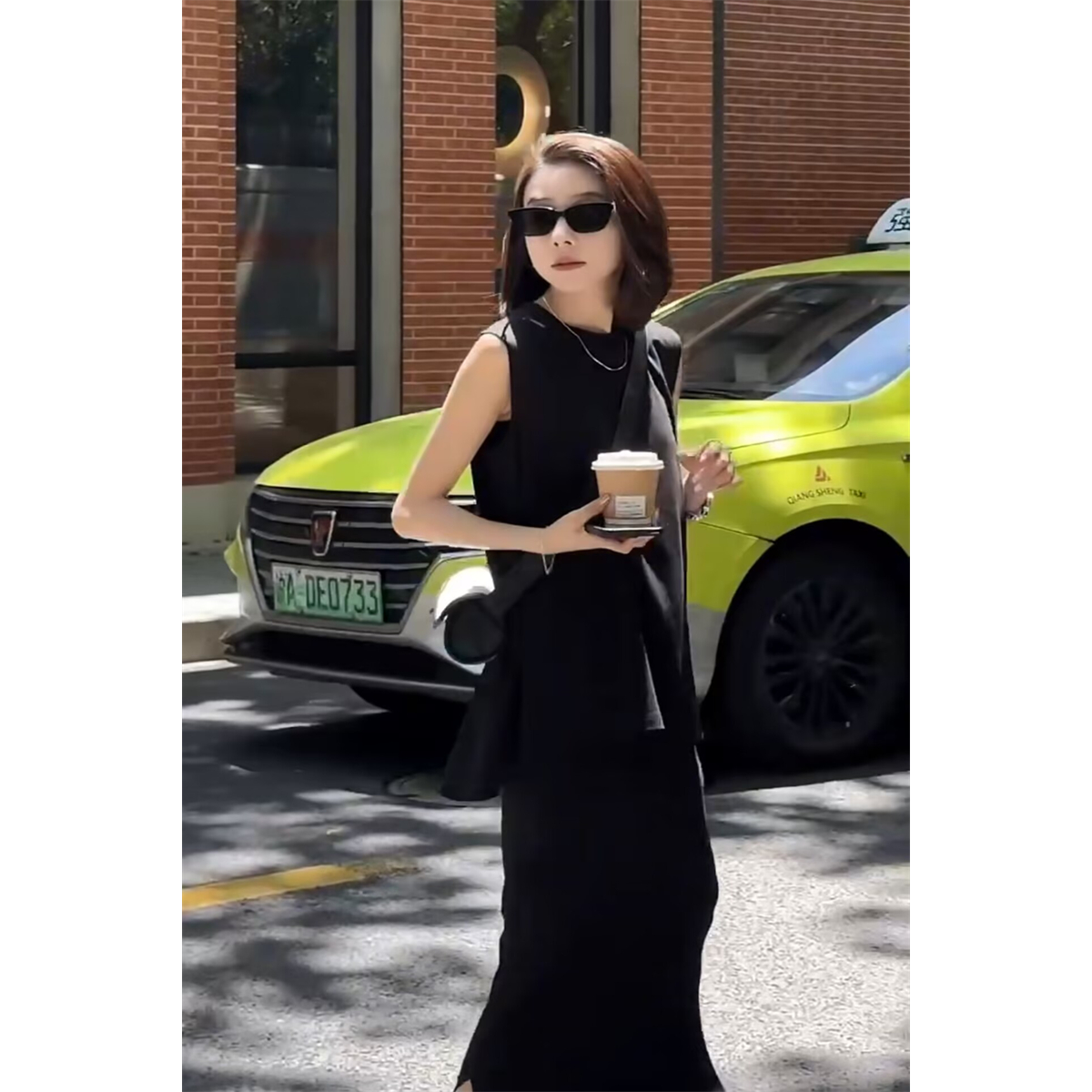 黑色套装女2025新款高级感连衣裙两件无袖背心t恤半身裙a字直筒裙