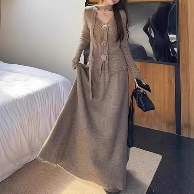 PH56830大爱美依缘2025设计感立体花朵飘带上衣+高腰显瘦半身裙女