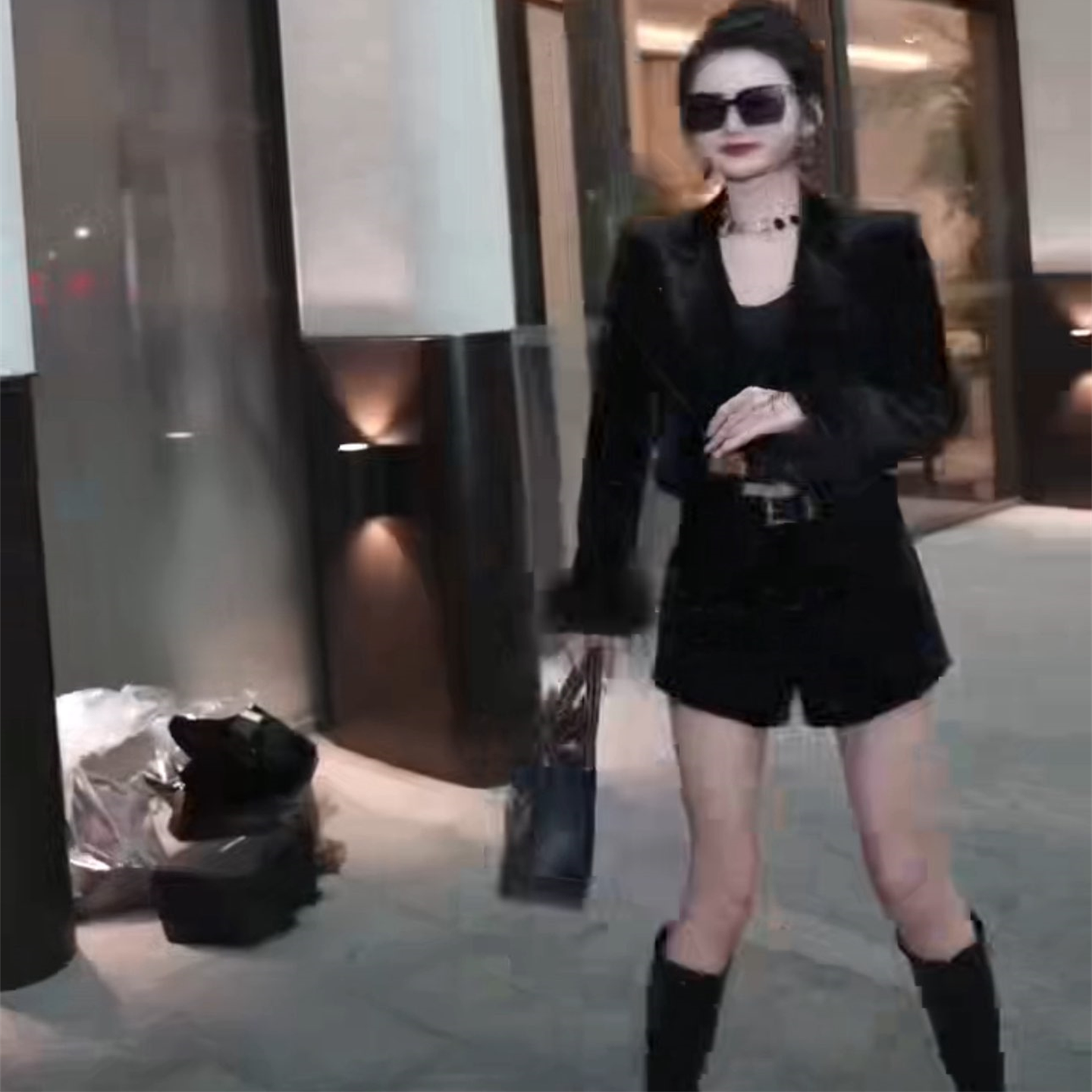 气质女神范丝绒套装裙女2025秋冬新款洋气显瘦外套+短裤两件套