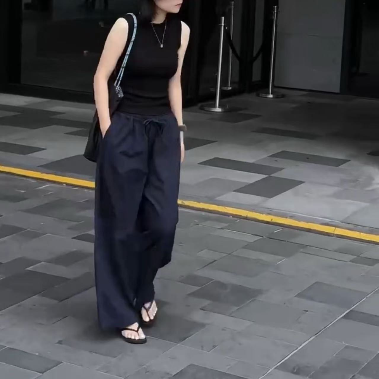 25500大爱美依缘2025夏季新款时尚无袖修身背心宽松垂感阔腿裤女