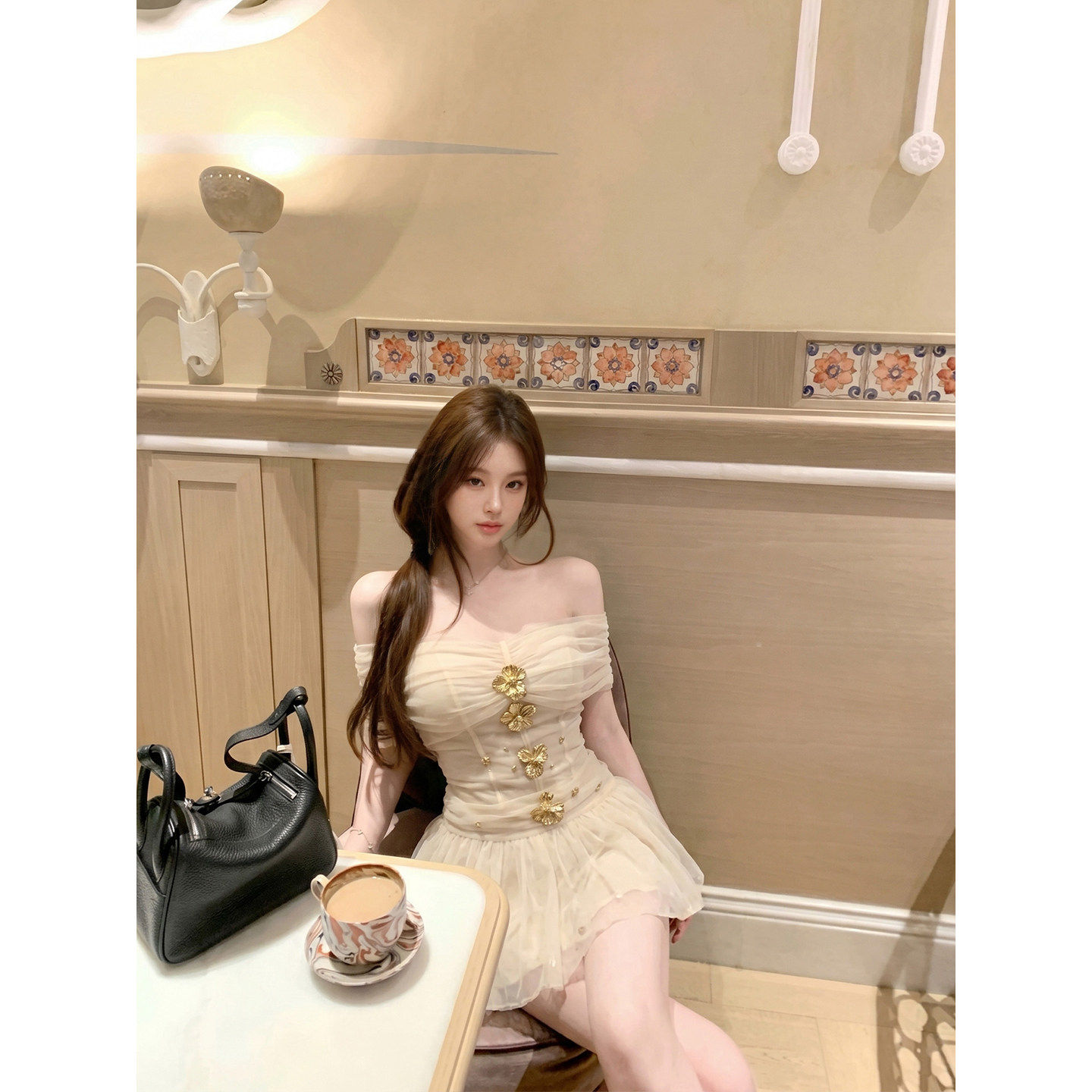 专柜正品法式一字肩短袖连衣裙女夏季立体装饰收腰显瘦网纱短裙子