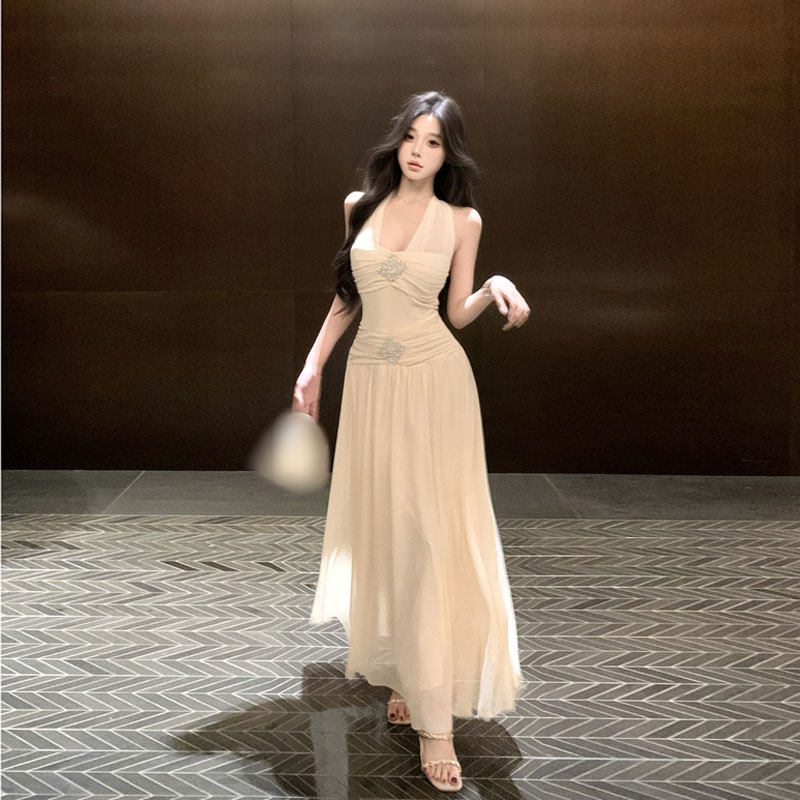 专柜正品纯欲风性感挂脖V领收腰修身连衣裙小众不撞款长裙子2026