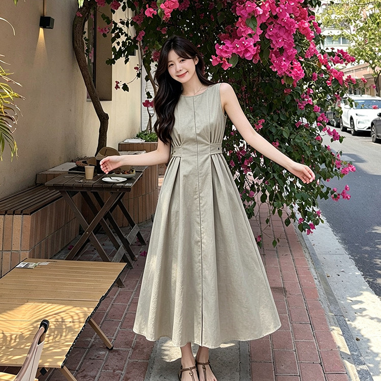 专柜正品法式高级感圆领无袖露肩连衣裙女2026夏季新款收腰显瘦气