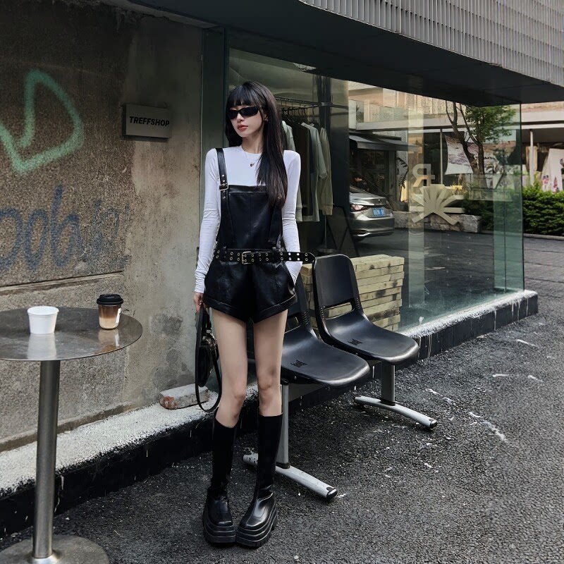 专柜正品辣妹美式复古炸街穿搭黑皮背带裤短裤百搭白色长袖打底衫