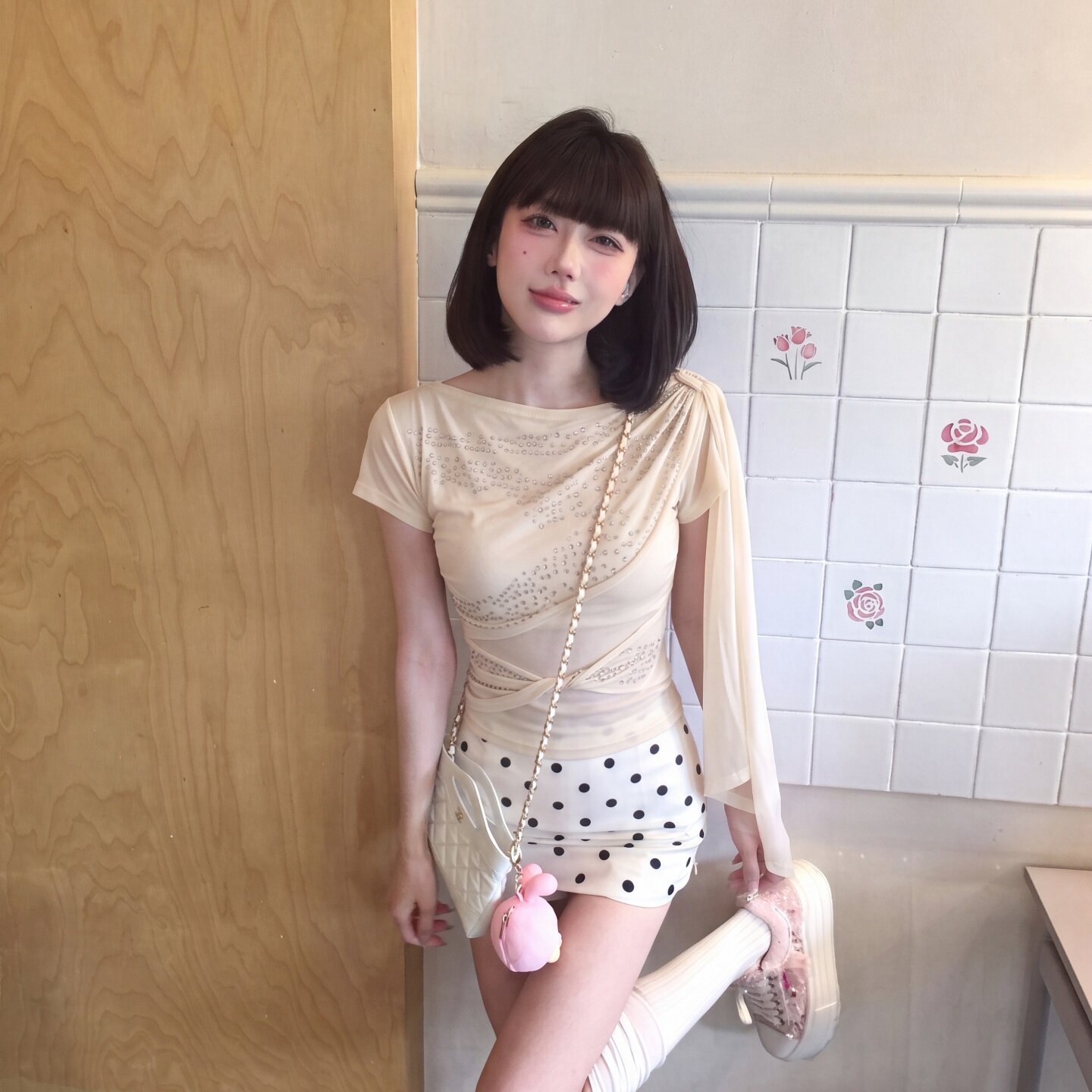 专柜正品韩系烫钻斜肩短袖T恤女夏季设计感减龄时尚修身显瘦露肩