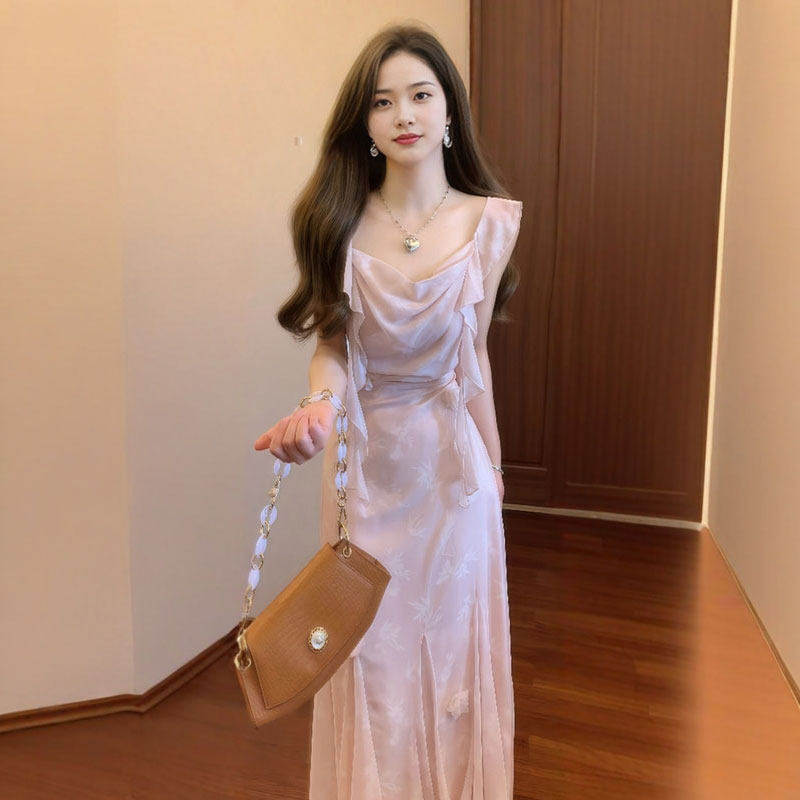 专柜正品2026年夏日绝美甜美小裙子法式高级感气质荡领吊带修身包