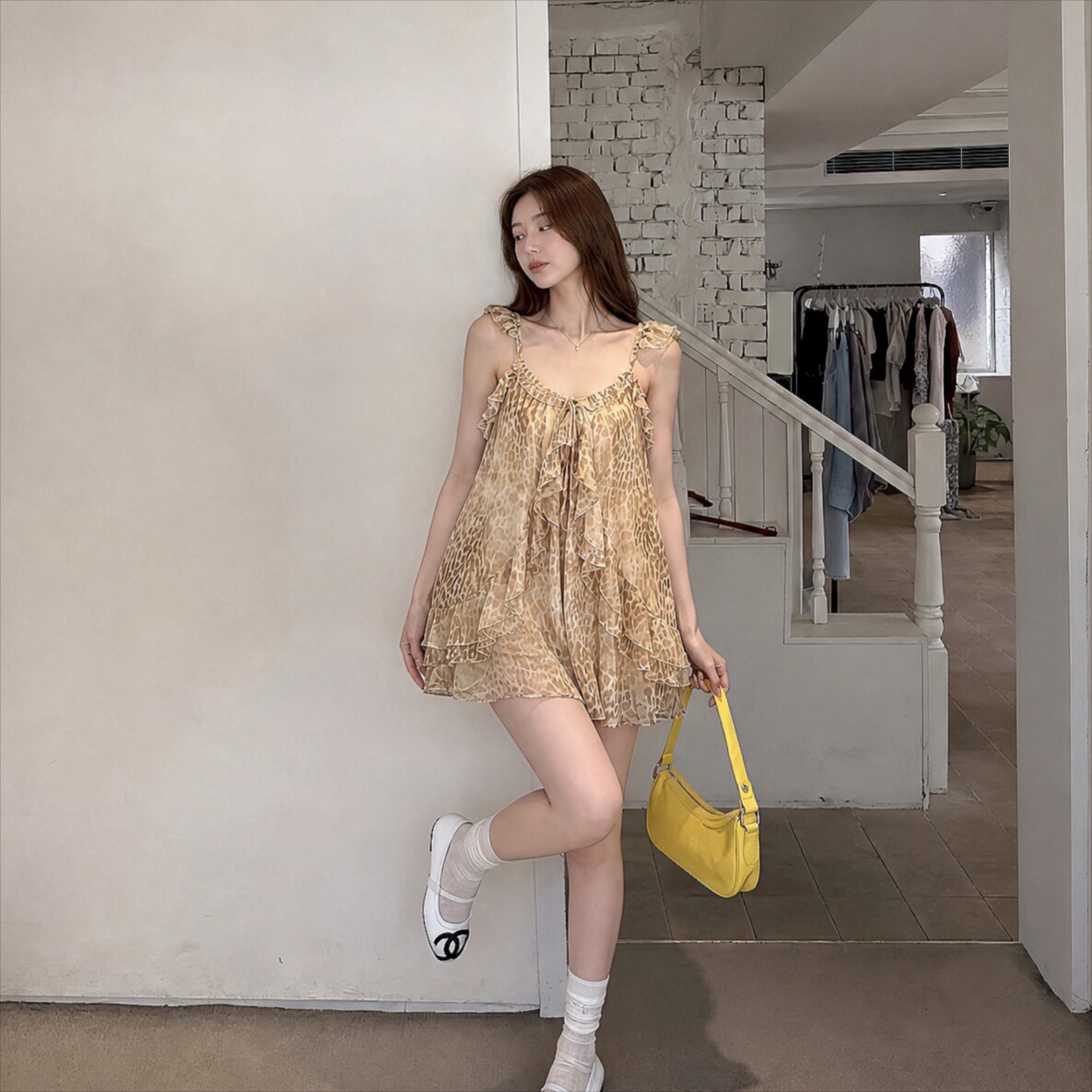 专柜正品夏日清凉风豹纹V领吊带连衣裙女荷叶边飘带遮肉短裙