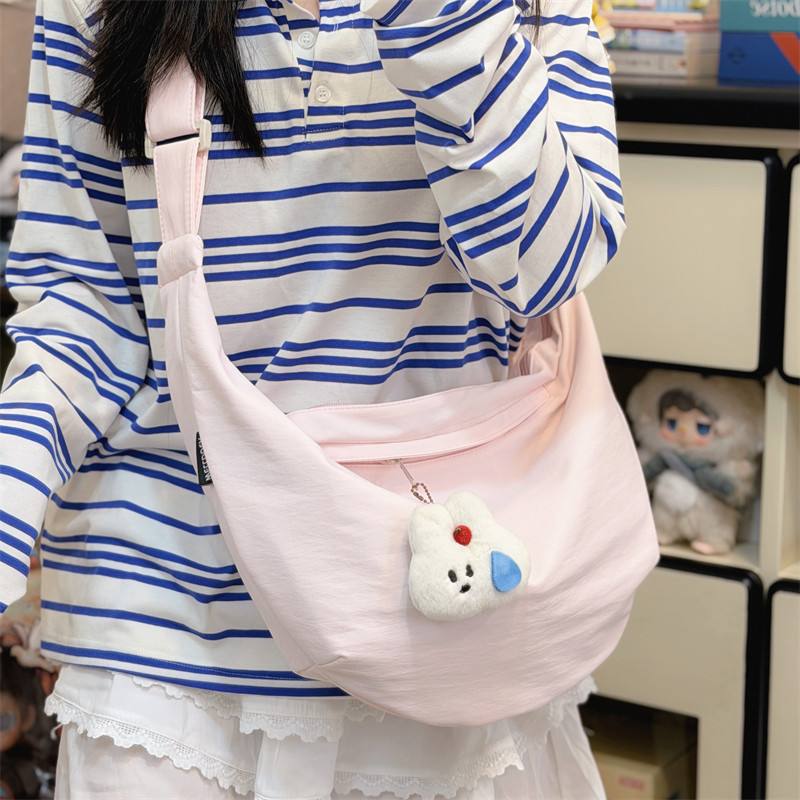 专柜正品高颜值斜挎包女生大容量饺子包可爱简约学生上课百搭拎书