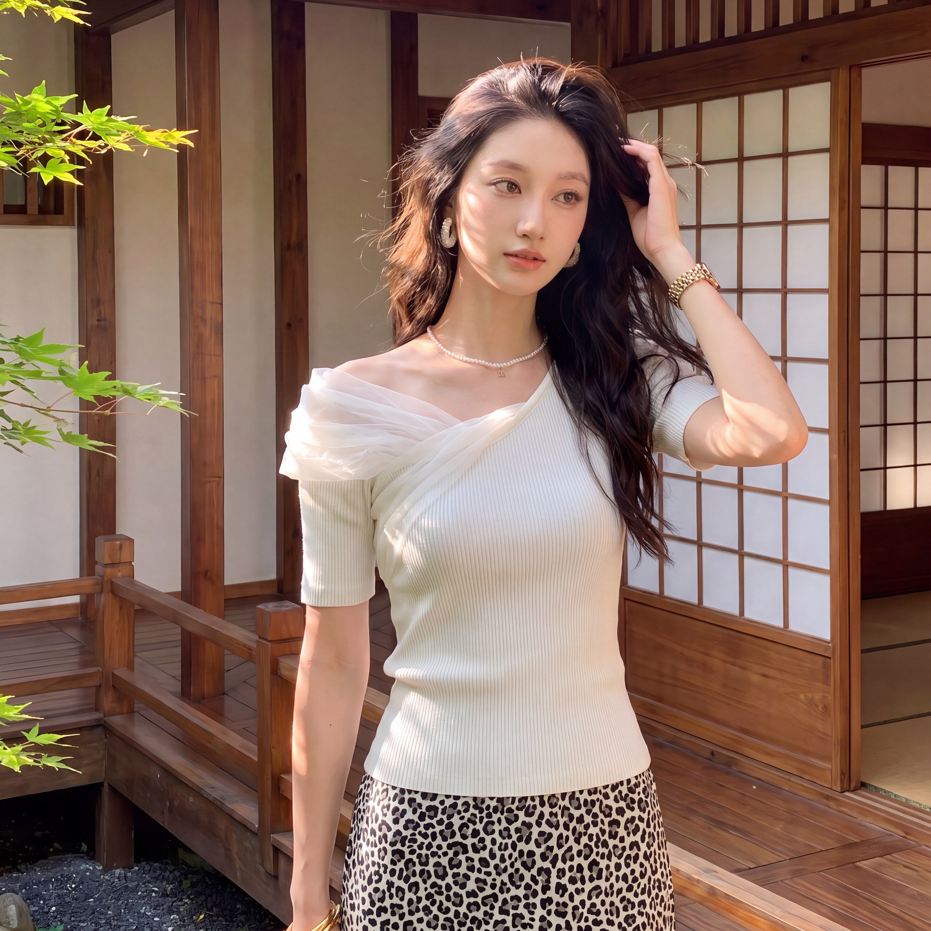 专柜正品白色V领短袖t恤女夏新款独特漂亮网纱拼接正肩小上衣