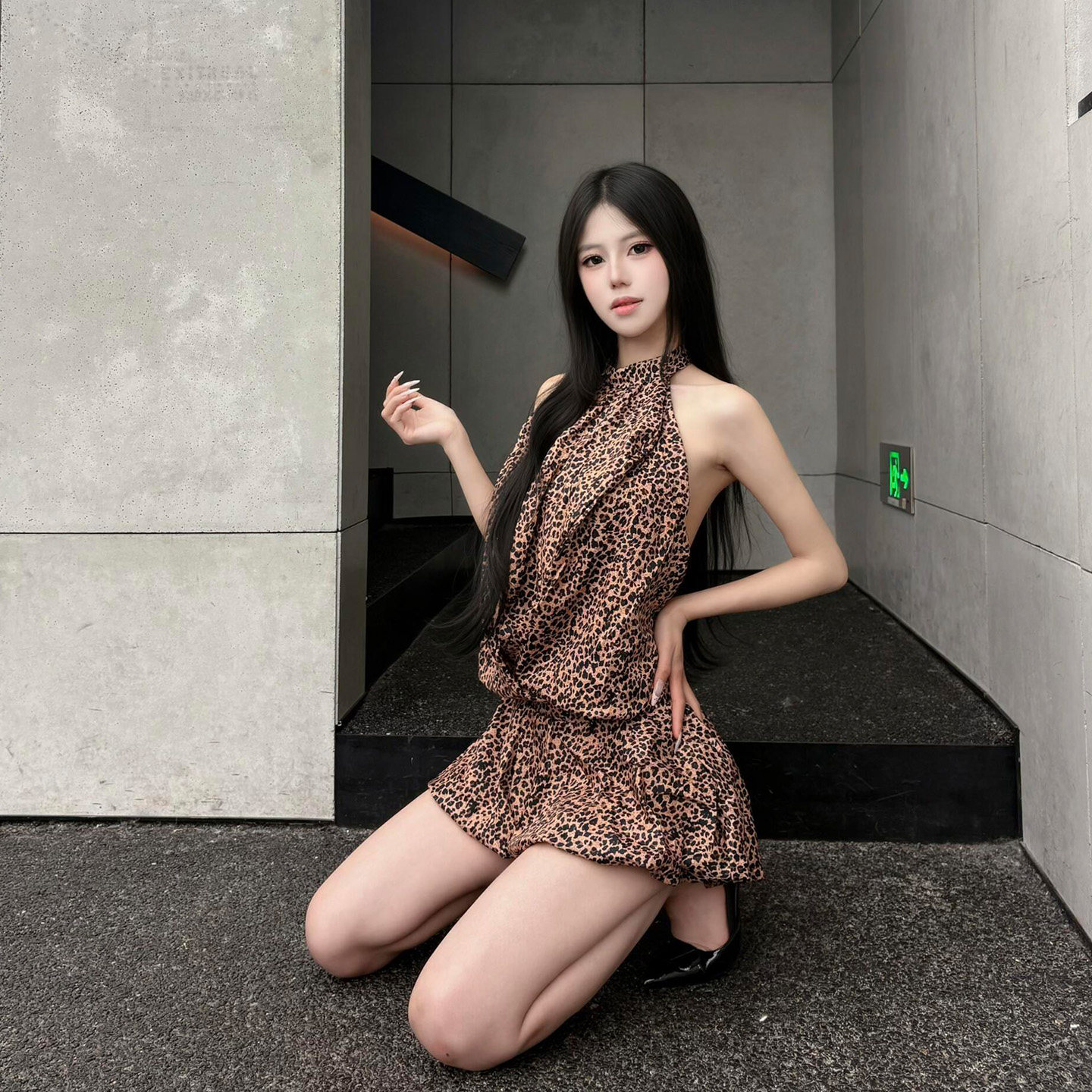专柜正品美式复古豹纹挂脖连衣裙女夏季高级感气质性感辣妹收腰露