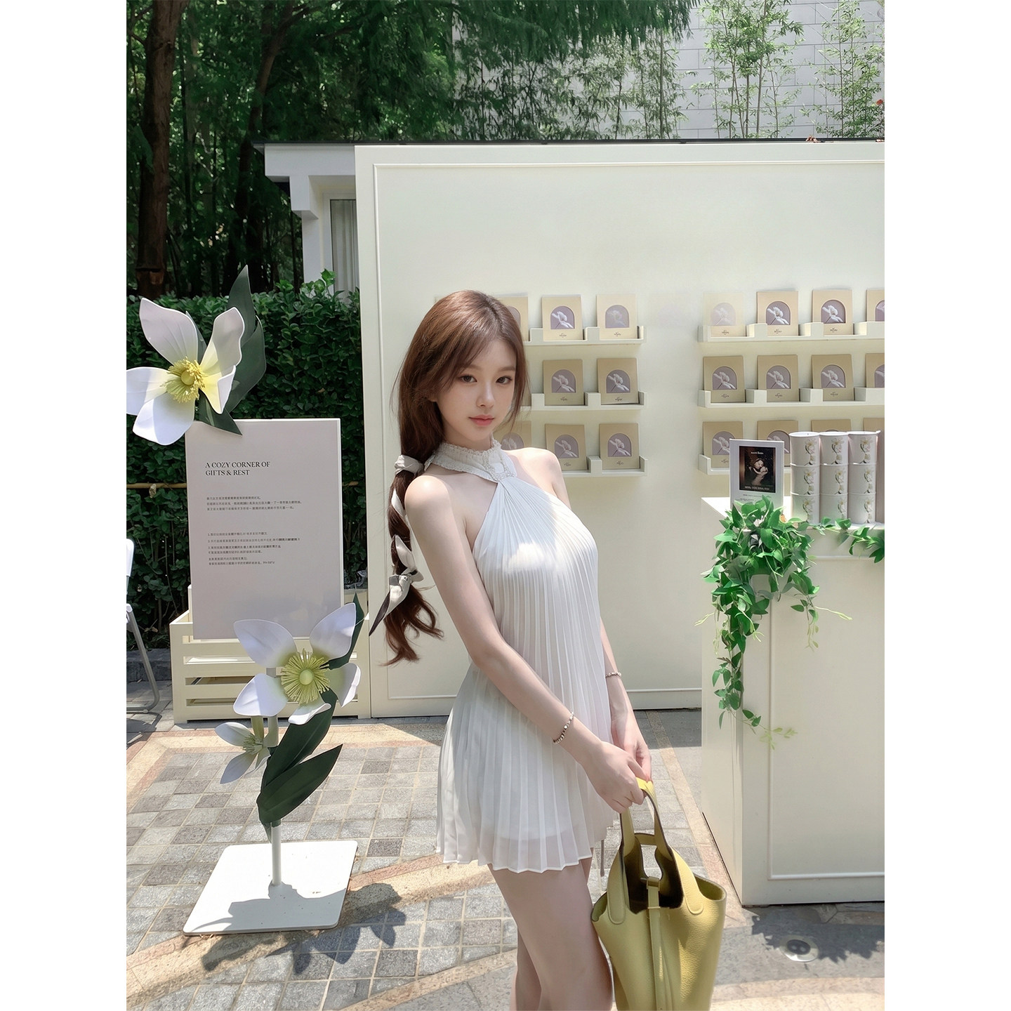 专柜正品法式气质挂脖连衣裙女夏季百褶无袖衬衣显瘦气质白色上衣
