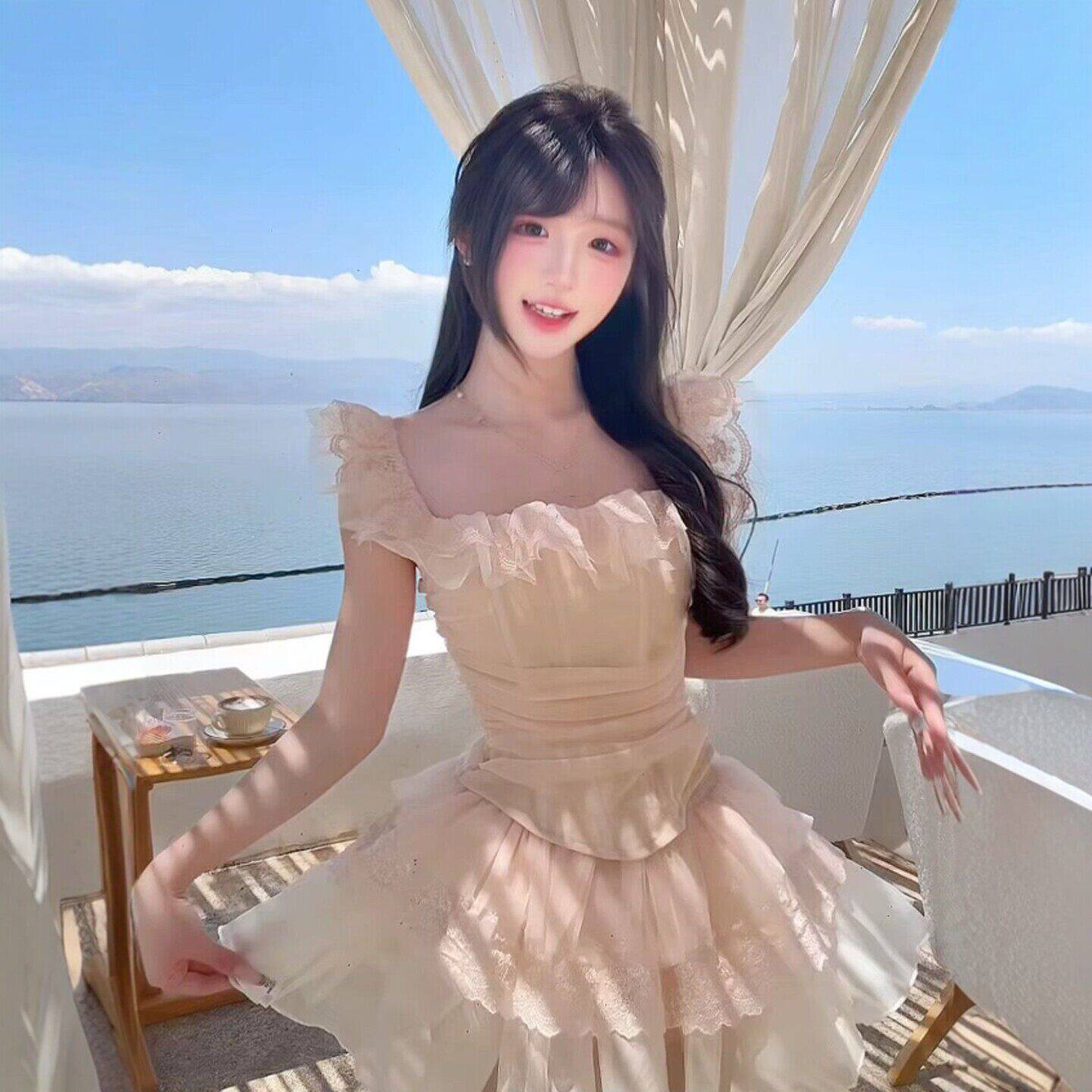 专柜正品法式温柔风超好看的吊带上衣蓬蓬半身裙两件套装一整套穿