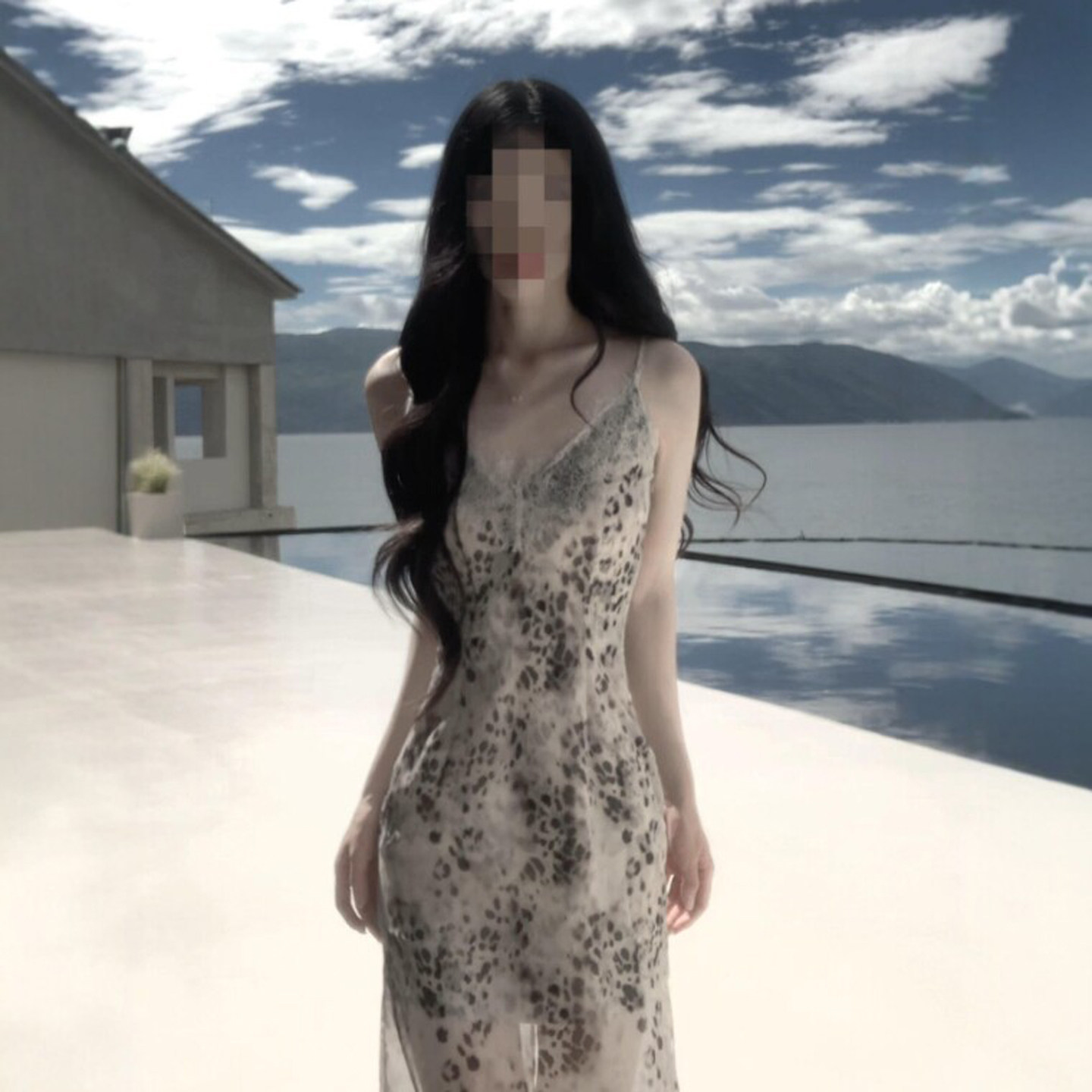 专柜正品轻熟小众不撞款裙子复古风独特超好看V领印花茶歇吊带连