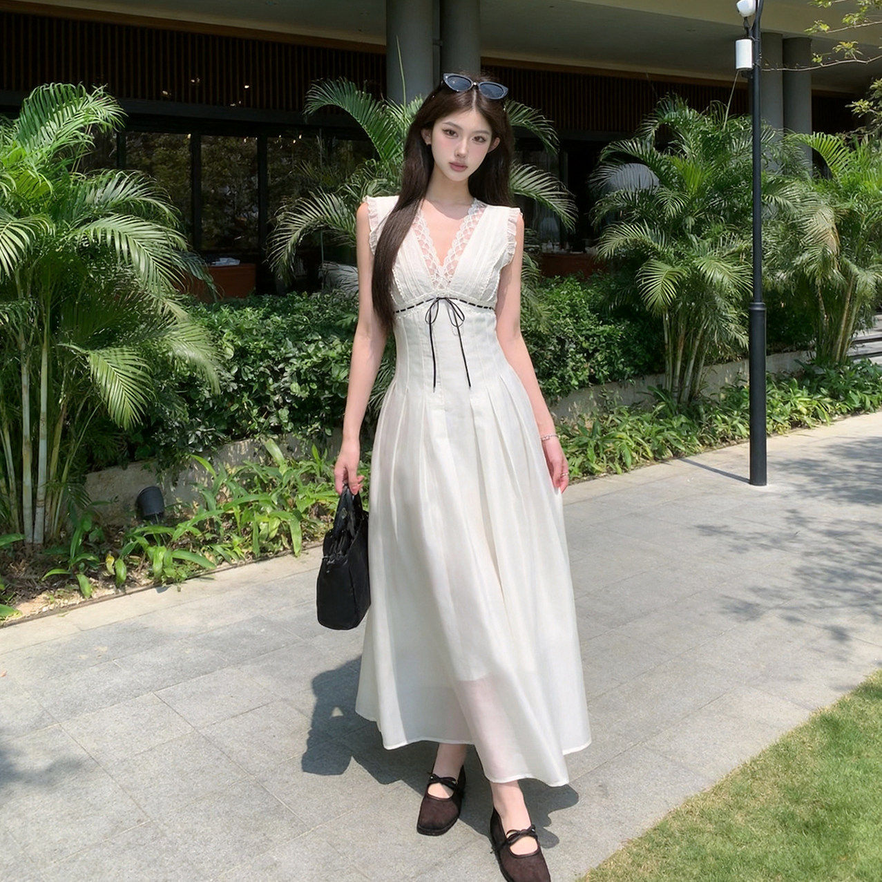 专柜正品2026新款夏季蕾丝拼接v领A型背心连衣裙夏收腰显瘦气质无