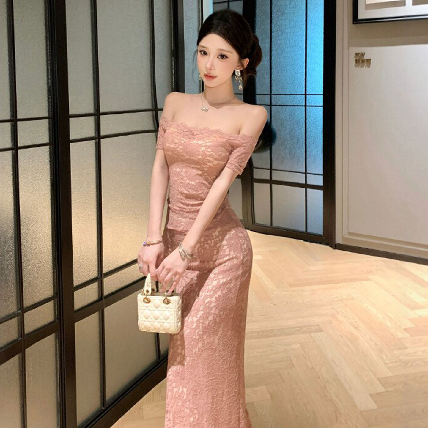 专柜正品轻熟小众不撞款裙子女人味穿搭性感风一字肩紧身包臀连衣