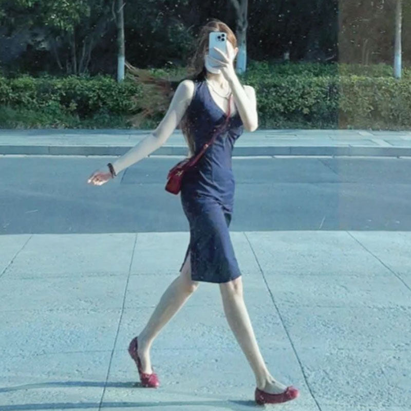 专柜高端韩系时尚气质修身包臀裙高级小众不撞款穿搭吊带连衣裙20