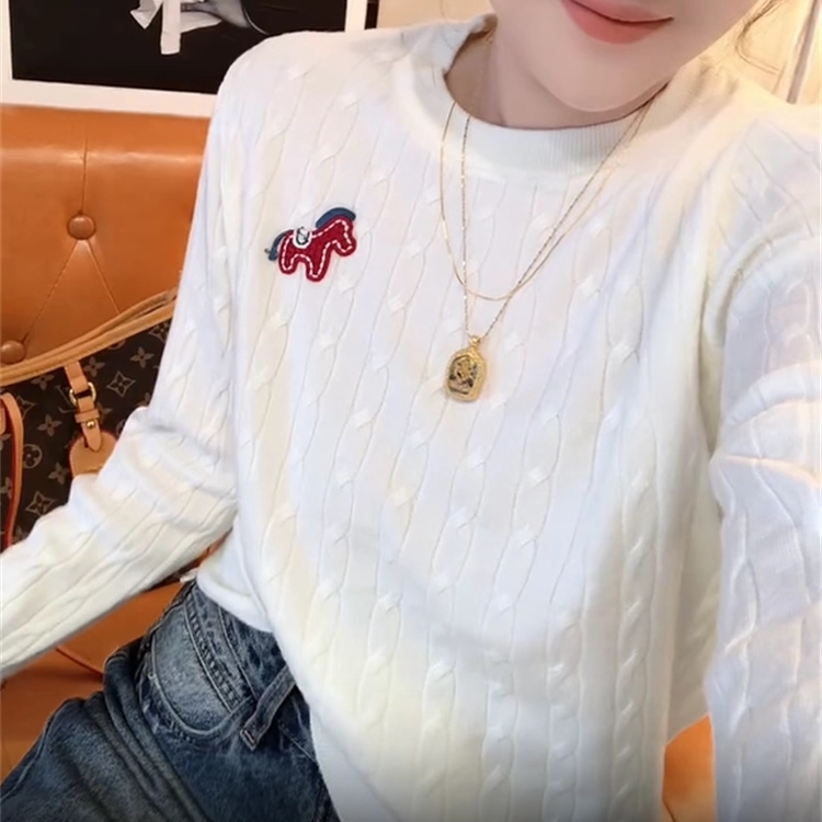 韩版2026春秋新款白色麻花针织衫女圆领小马刺绣长袖百搭显瘦毛衣