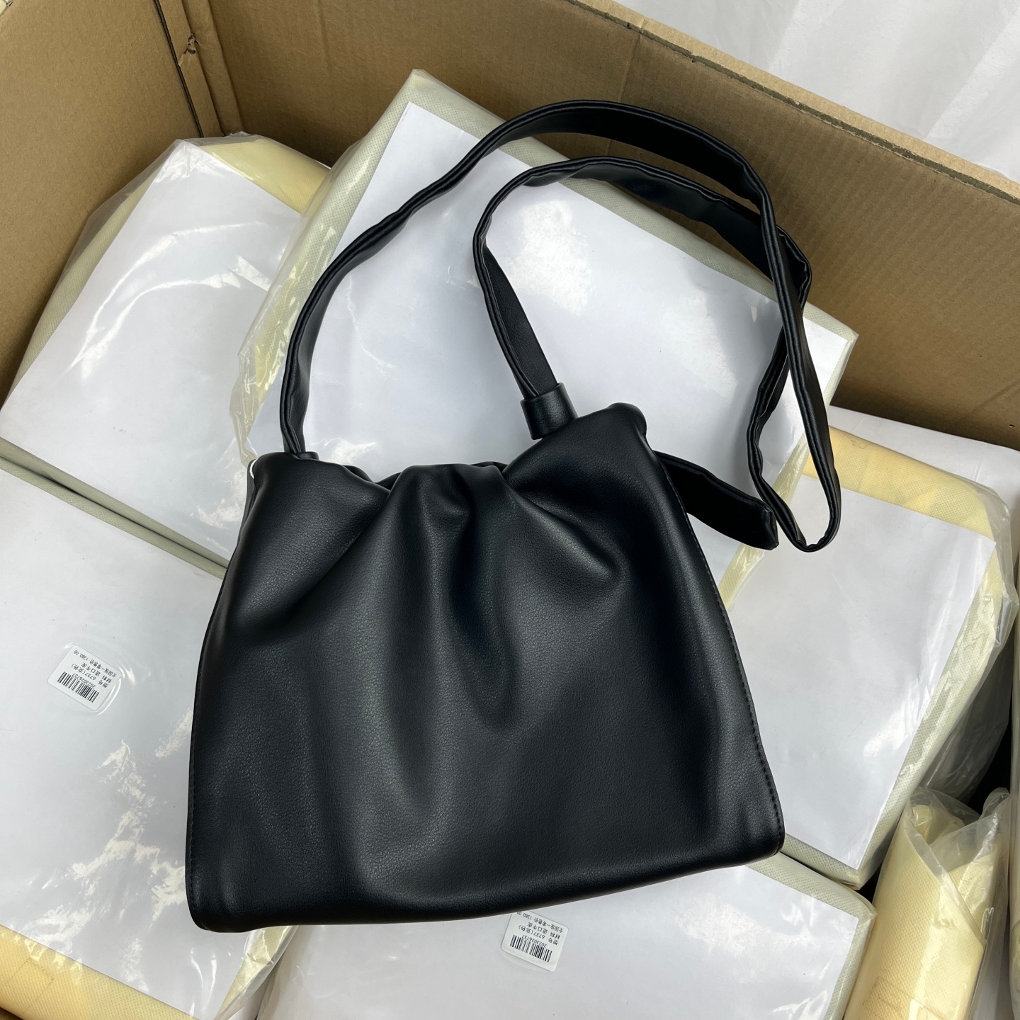 高颜值的云朵皮真皮女包