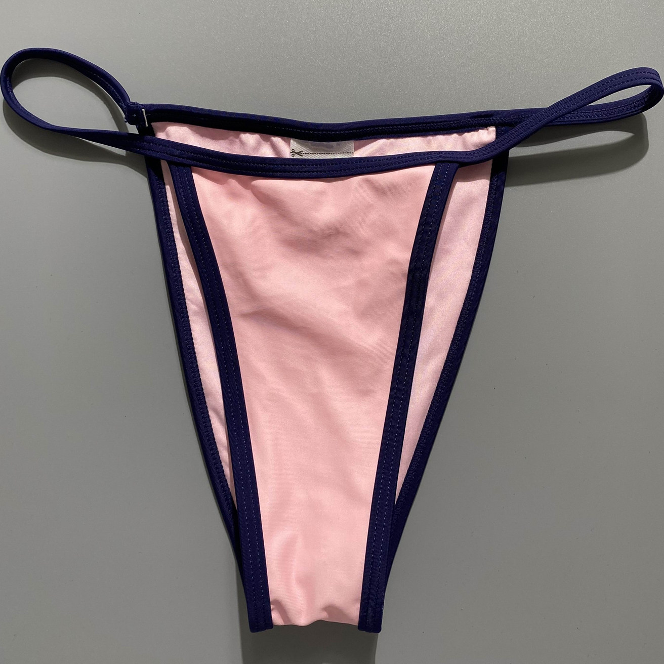 性感复古露背连体泳衣女2025新款沙滩温泉半包臀显瘦高叉  28号箱