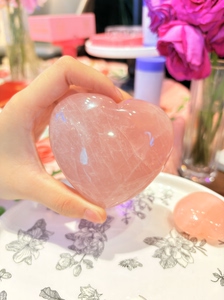 粉嫩马粉爱心水晶摆件 带底座 粉晶 闺蜜生日小众家居装饰礼品