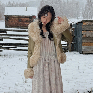 QSC滩羊毛皮草领棕绿色pu环保皮衣收腰绑带喇叭袖外套