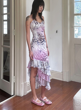 QSC原创设计粉色豹纹高弹网纱拼接绢丝荷叶飘逸吊带连衣裙斜裙摆