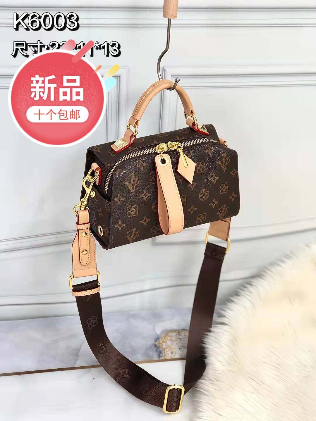 新款路易休闲涤纶希奴尔轻奢女包老花枕头包手提单肩小的潮